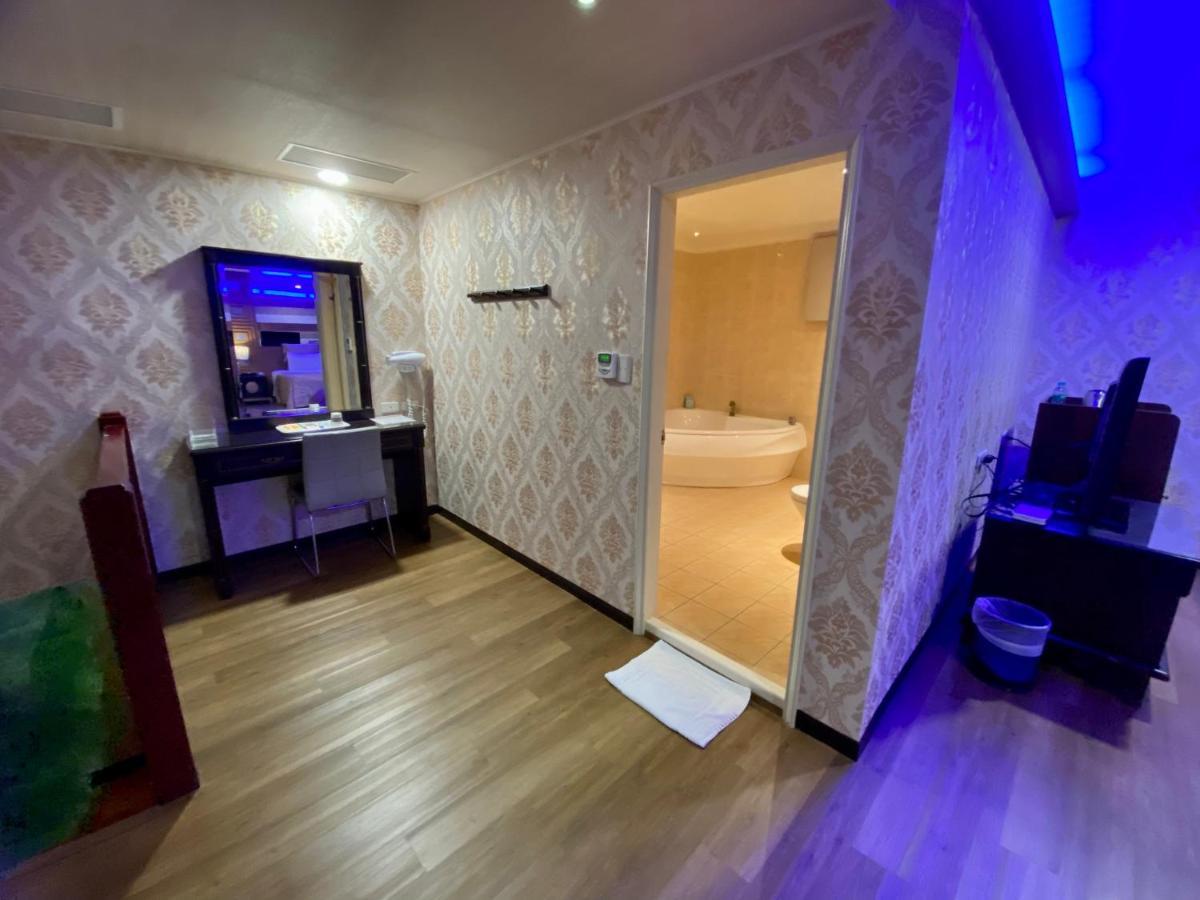 Huang Xing Motel Pingtung ภายนอก รูปภาพ