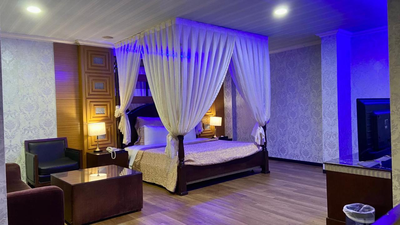 Huang Xing Motel Pingtung ภายนอก รูปภาพ